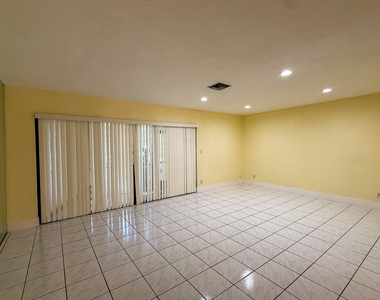 4567 Nw 90th Avenue - Photo Thumbnail 7
