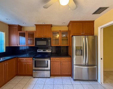 4567 Nw 90th Avenue - Photo Thumbnail 2