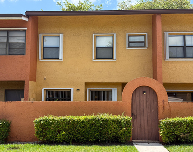 4567 Nw 90th Avenue - Photo Thumbnail 1