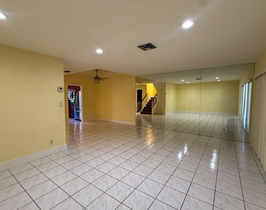 4567 Nw 90th Avenue - Photo Thumbnail 6