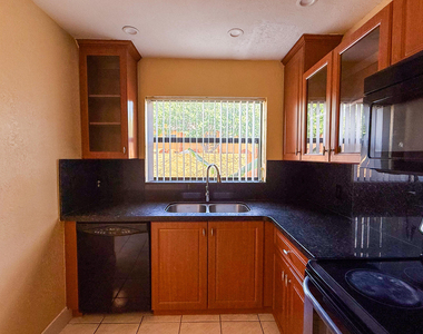 4567 Nw 90th Avenue - Photo Thumbnail 4
