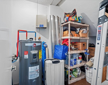 5670 Coach House Circle - Photo Thumbnail 9