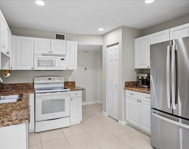 5670 Coach House Circle - Photo Thumbnail 4