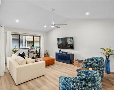 5670 Coach House Circle - Photo Thumbnail 1