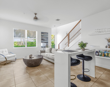 405 Ne 35th Court - Photo Thumbnail 10