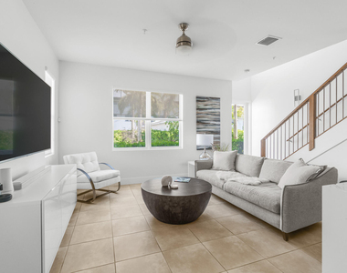 405 Ne 35th Court - Photo Thumbnail 11