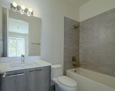405 Ne 35th Court - Photo Thumbnail 18