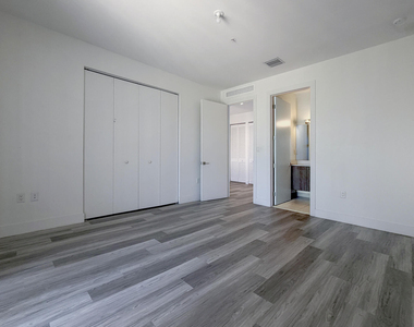 405 Ne 35th Court - Photo Thumbnail 16