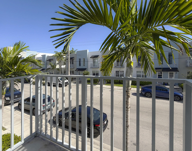 405 Ne 35th Court - Photo Thumbnail 15
