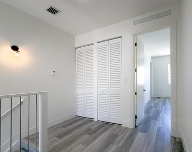 405 Ne 35th Court - Photo Thumbnail 7