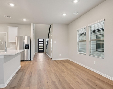3704 Deer Drive - Photo Thumbnail 16