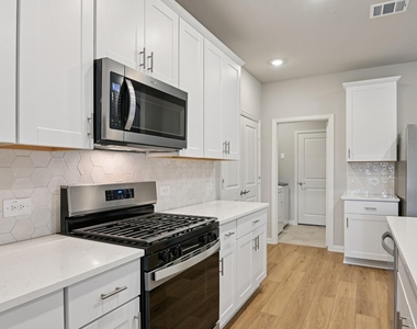 3704 Deer Drive - Photo Thumbnail 11