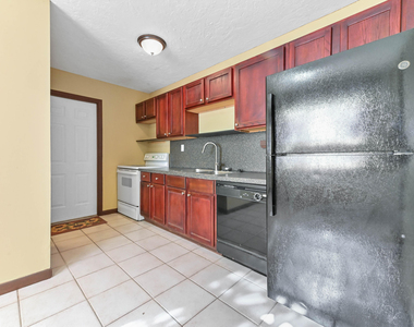 811 32nd Street - Photo Thumbnail 5