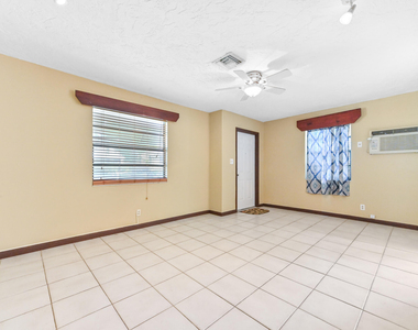811 32nd Street - Photo Thumbnail 7