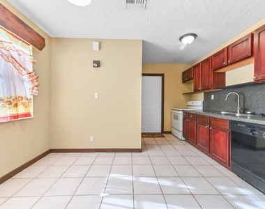 811 32nd Street - Photo Thumbnail 4