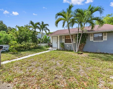 811 32nd Street - Photo Thumbnail 1