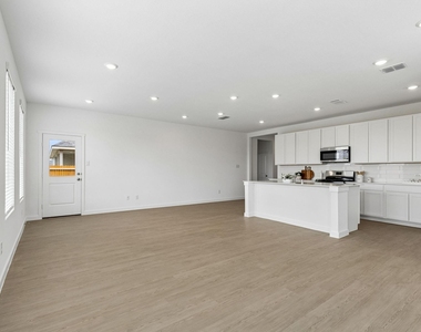 9517 Trecini Drive - Photo Thumbnail 5