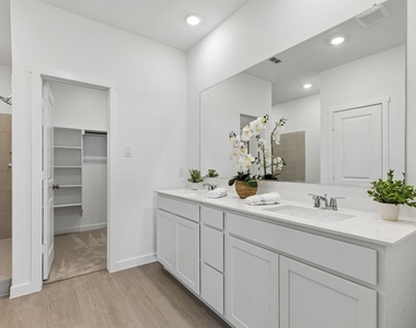 9517 Trecini Drive - Photo Thumbnail 7