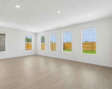 9517 Trecini Drive - Photo Thumbnail 4