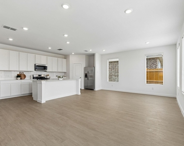 9517 Trecini Drive - Photo Thumbnail 3