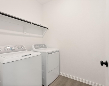513 Waterhouse Lake Drive - Photo Thumbnail 14