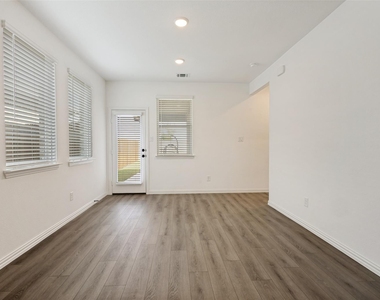 513 Waterhouse Lake Drive - Photo Thumbnail 9