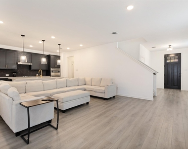 513 Waterhouse Lake Drive - Photo Thumbnail 3