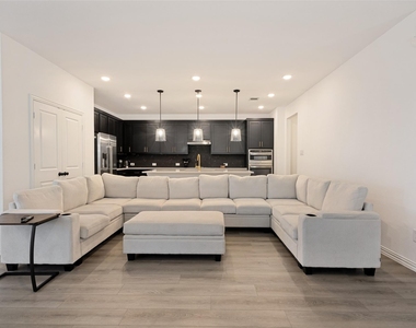 513 Waterhouse Lake Drive - Photo Thumbnail 5