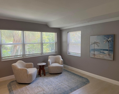 220 Washingtonia Avenue - Photo Thumbnail 6