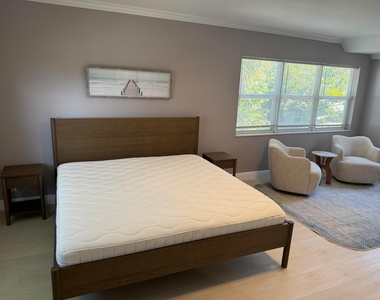 220 Washingtonia Avenue - Photo Thumbnail 3