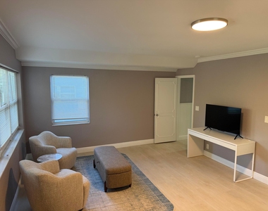 220 Washingtonia Avenue - Photo Thumbnail 5