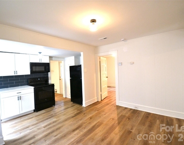 406 W 9th Street - Photo Thumbnail 8