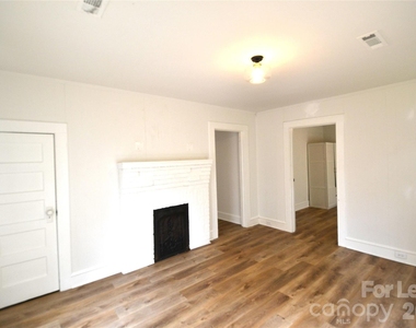 406 W 9th Street - Photo Thumbnail 3