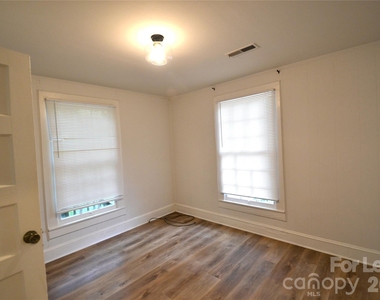 406 W 9th Street - Photo Thumbnail 13