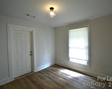 406 W 9th Street - Photo Thumbnail 19