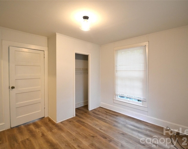 406 W 9th Street - Photo Thumbnail 14