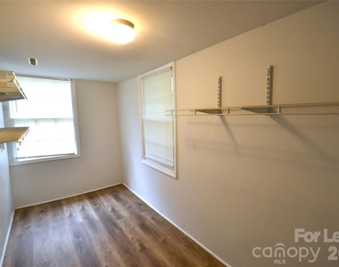 406 W 9th Street - Photo Thumbnail 11