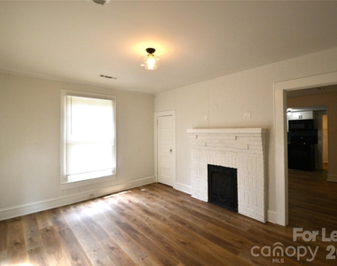 406 W 9th Street - Photo Thumbnail 2