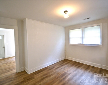 406 W 9th Street - Photo Thumbnail 6