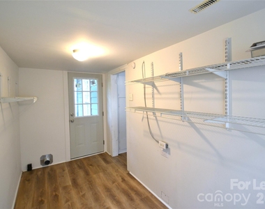 406 W 9th Street - Photo Thumbnail 12