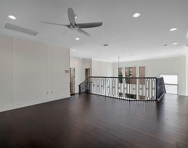 8151 Lost Creek Lane - Photo Thumbnail 14