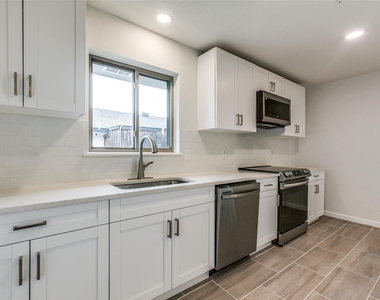 3517 Woodleigh Drive - Photo Thumbnail 12