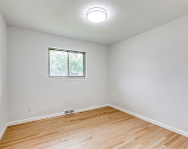 3517 Woodleigh Drive - Photo Thumbnail 14