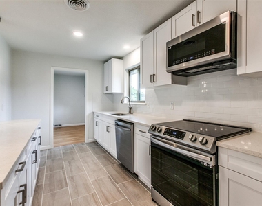 3517 Woodleigh Drive - Photo Thumbnail 10