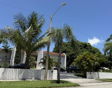 1723 Embassy Drive - Photo Thumbnail 2