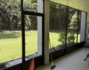 1723 Embassy Drive - Photo Thumbnail 5