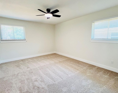 327 E Center Street - Photo Thumbnail 12