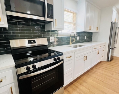 327 E Center Street - Photo Thumbnail 9