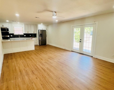 327 E Center Street - Photo Thumbnail 5