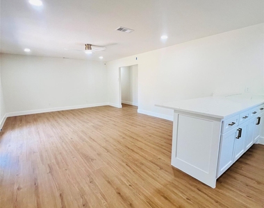 327 E Center Street - Photo Thumbnail 11